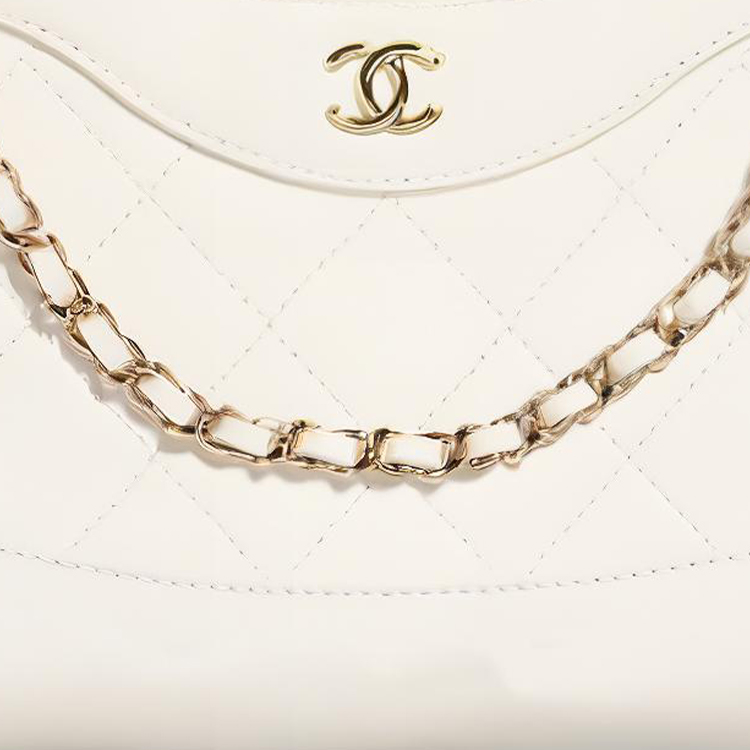 CHANEL Полированная кожаная сумка через плечо женская белая — фото 4