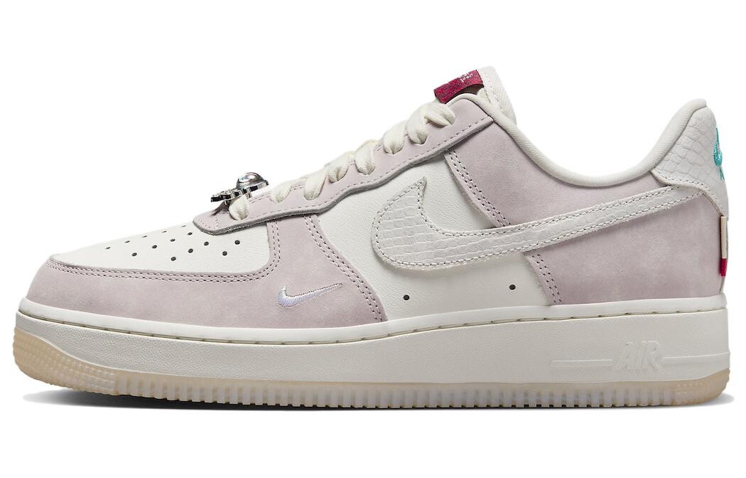 

Женские кроссовки для скейтбординга Nike Air Force 1, Бежевый/Розовый