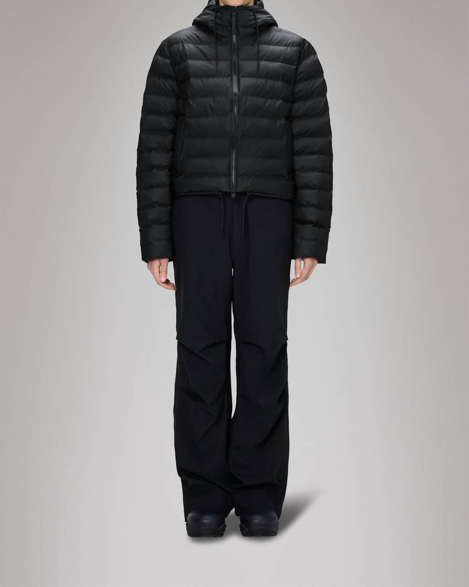 

Короткая стеганая куртка Lohja унисекс черного цвета Rains, черный