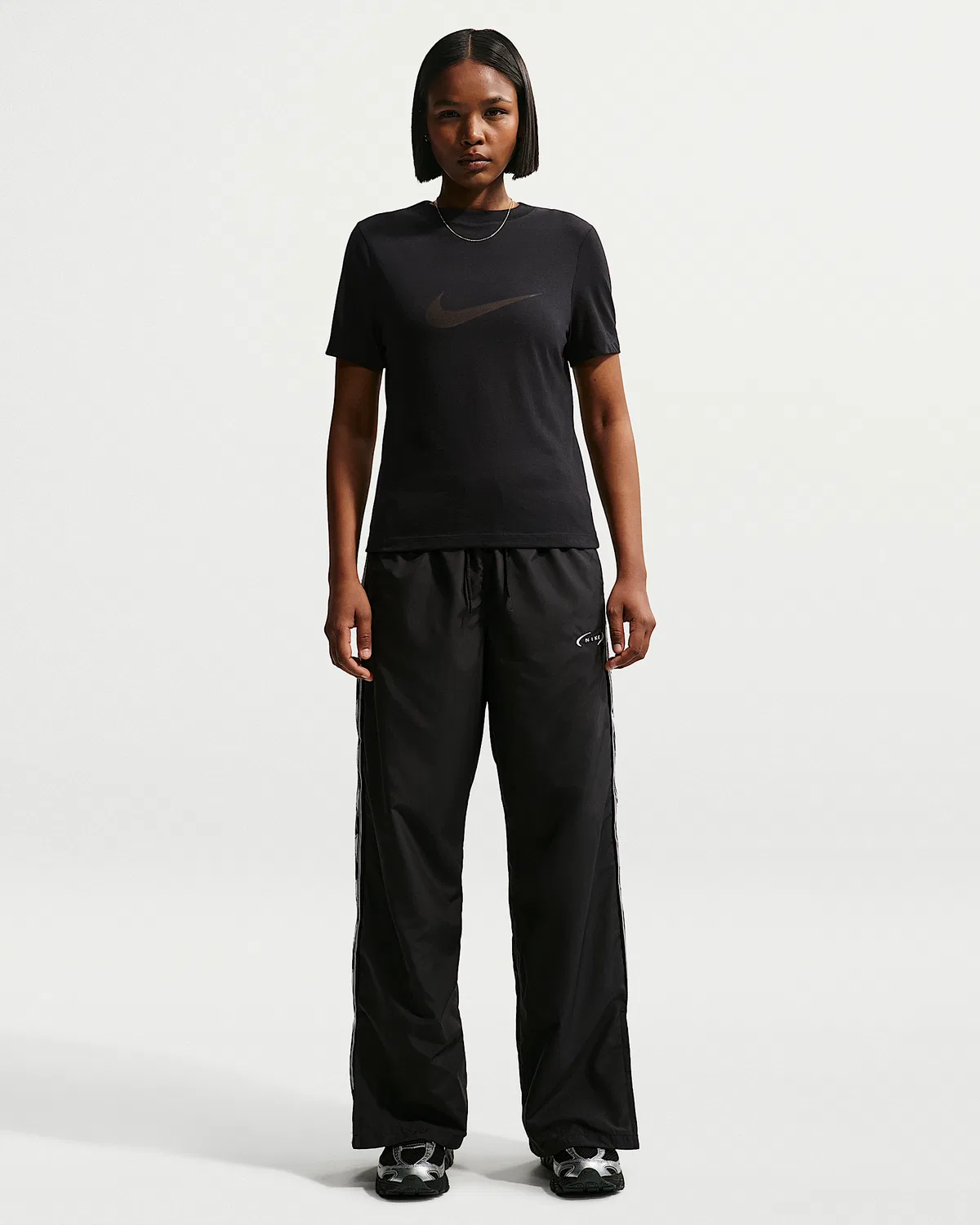 Женская облегающая футболка с коротким рукавом и выжженным логотипом Nike Sportswear, Black/Black — фото 4