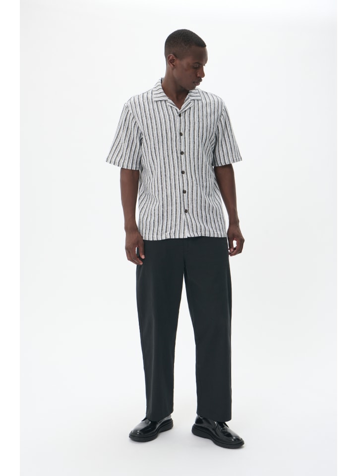 

Рубашка Maklampo с длинными рукавами, прямого кроя, темно-синего цвета. Matinique