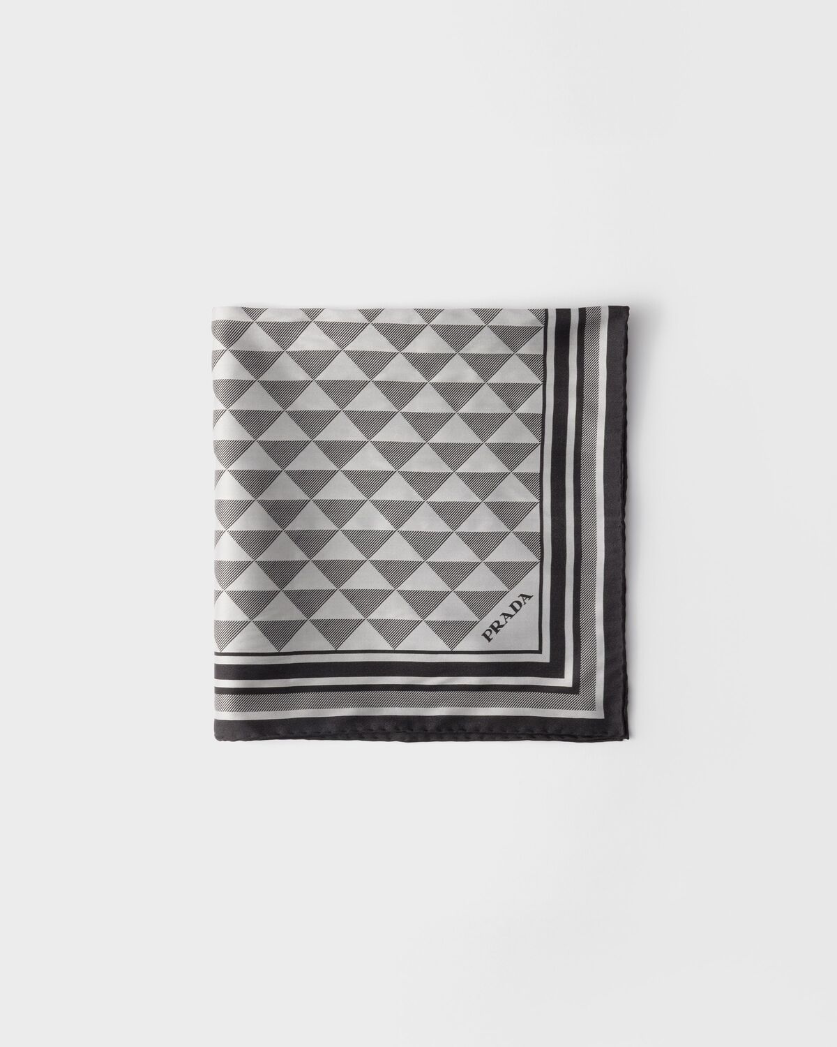 

Шелковый платок с принтом 55x55 Prada, черный