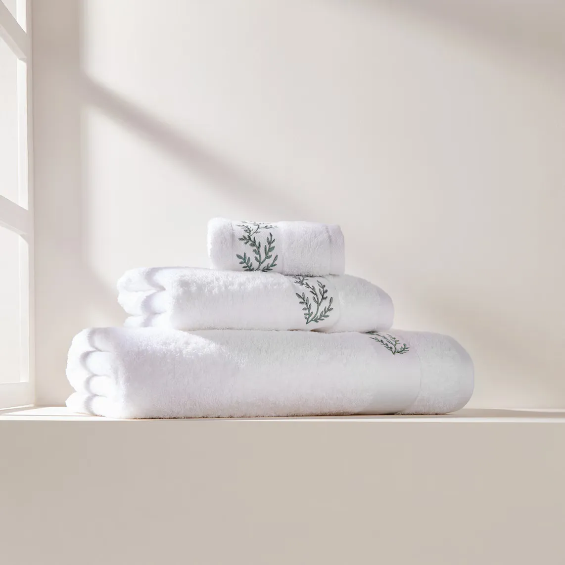 

Хлопковое банное полотенце 500 гр/м2 Laurel Basics El Corte Inglés, зеленый