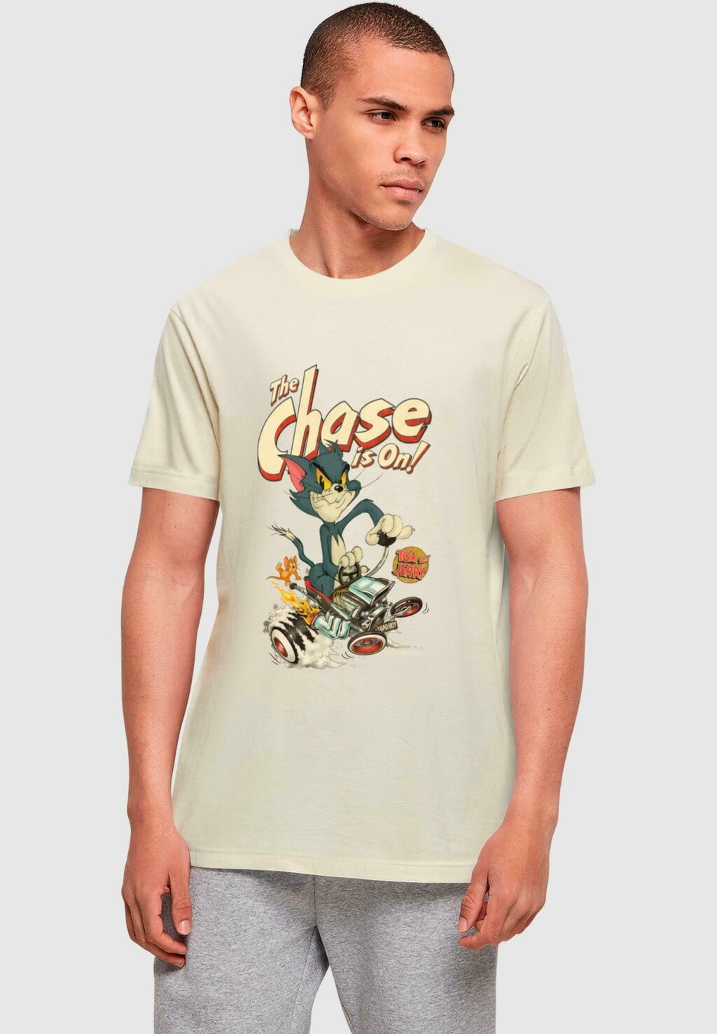 

Футболка с принтом TOM AND JERRY THE CHASE IS ON ABSOLUTE CULT, песочный