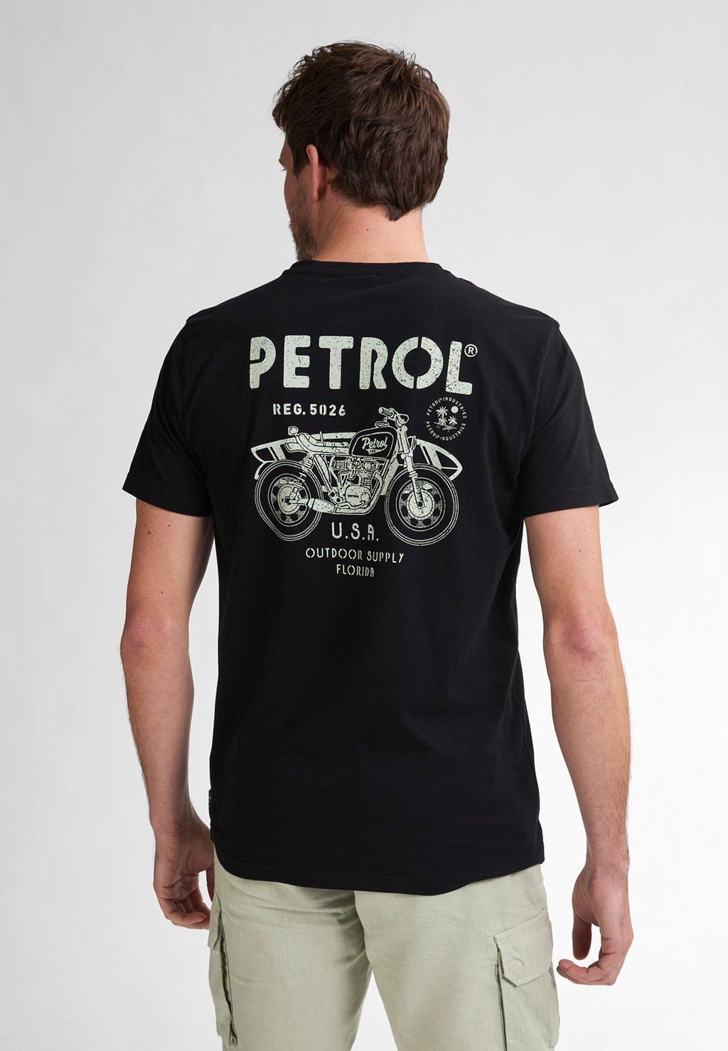 

Футболка с принтом Petrol Industries, черный