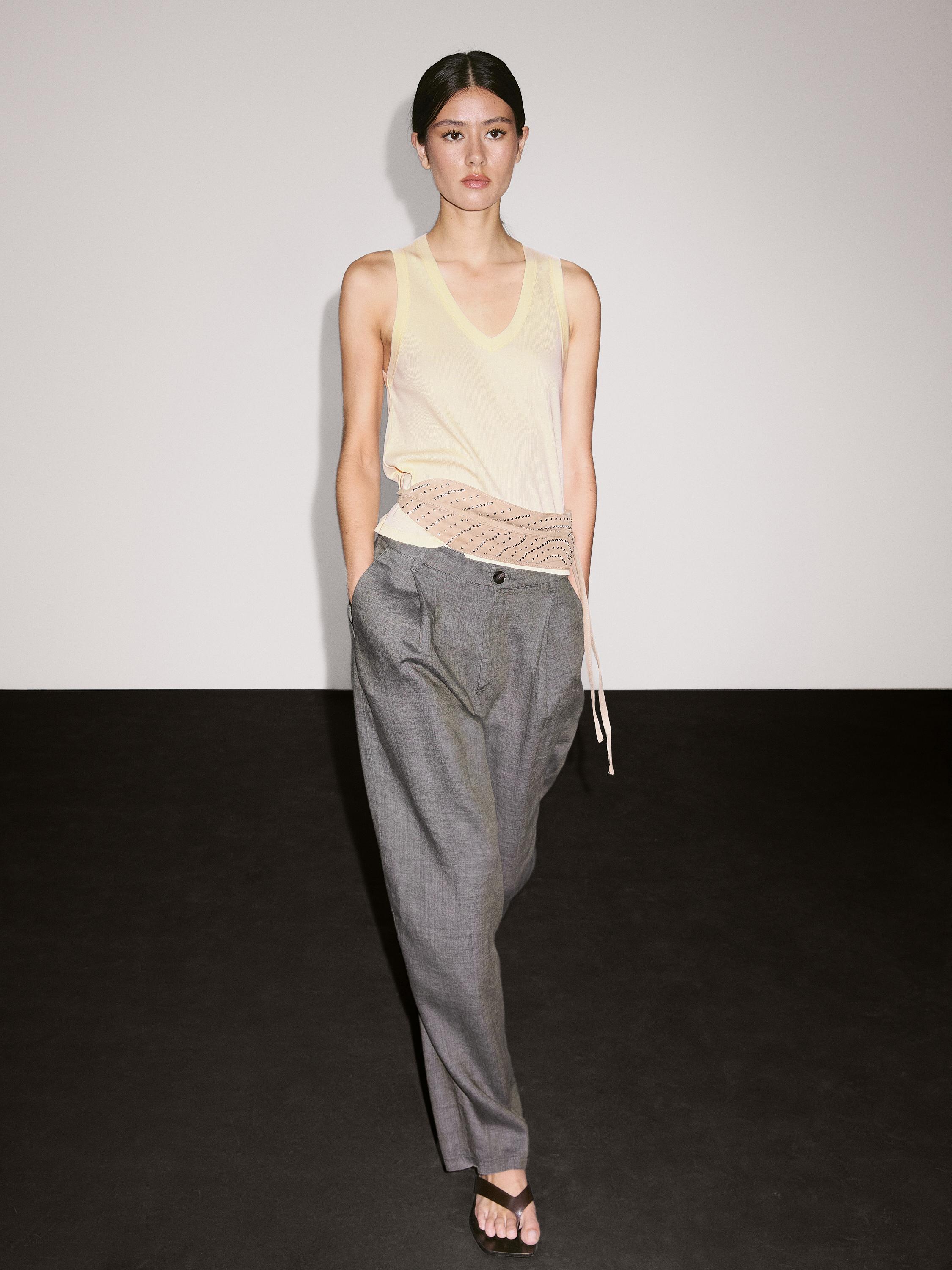 

Футболка с V-образным вырезом в рубчик Massimo Dutti, бледно-желтый