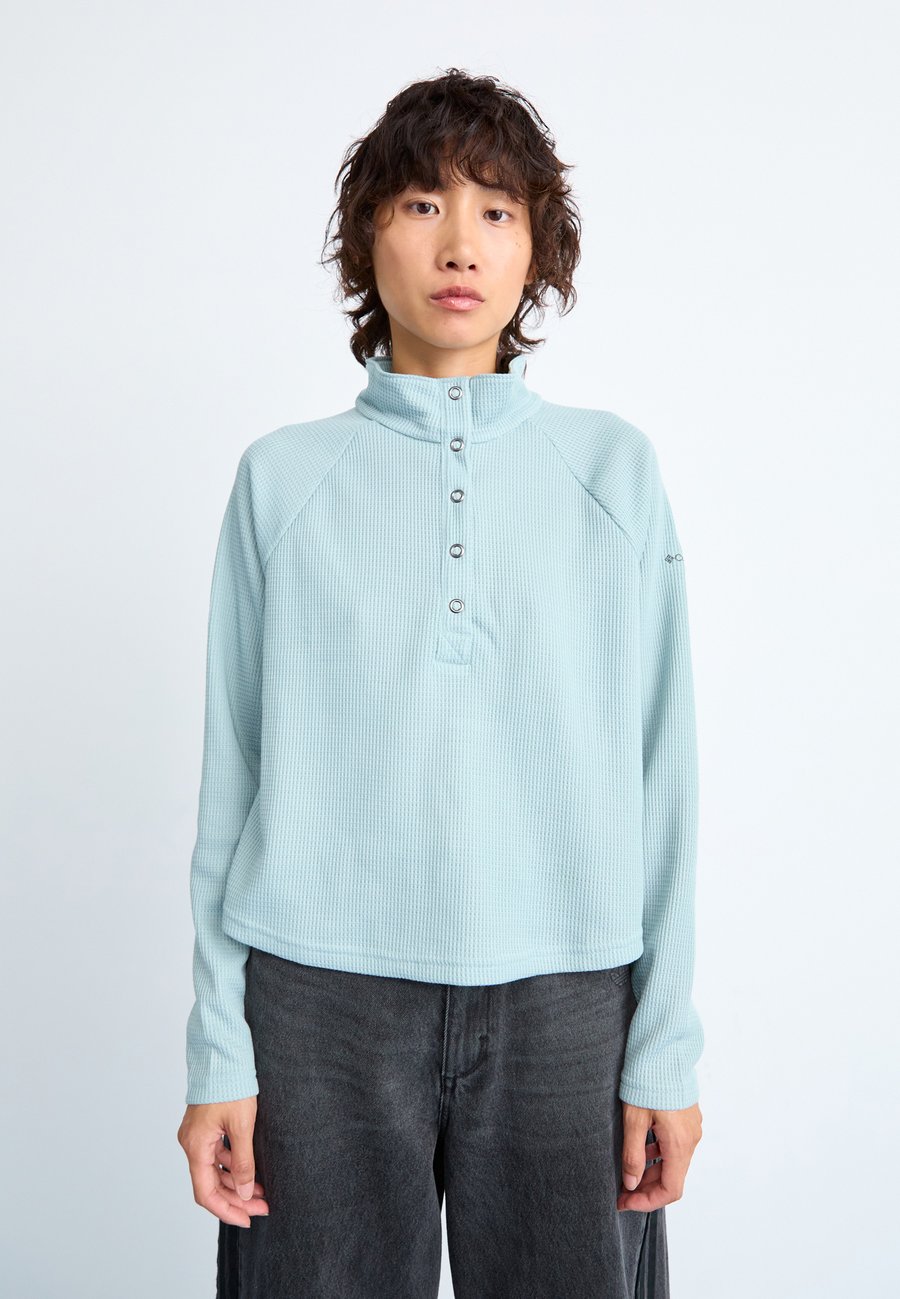 

Топ Columbia HOLLY HIDEAWAY WAFFLE HALF SNAP, Crushed Blue/Blue