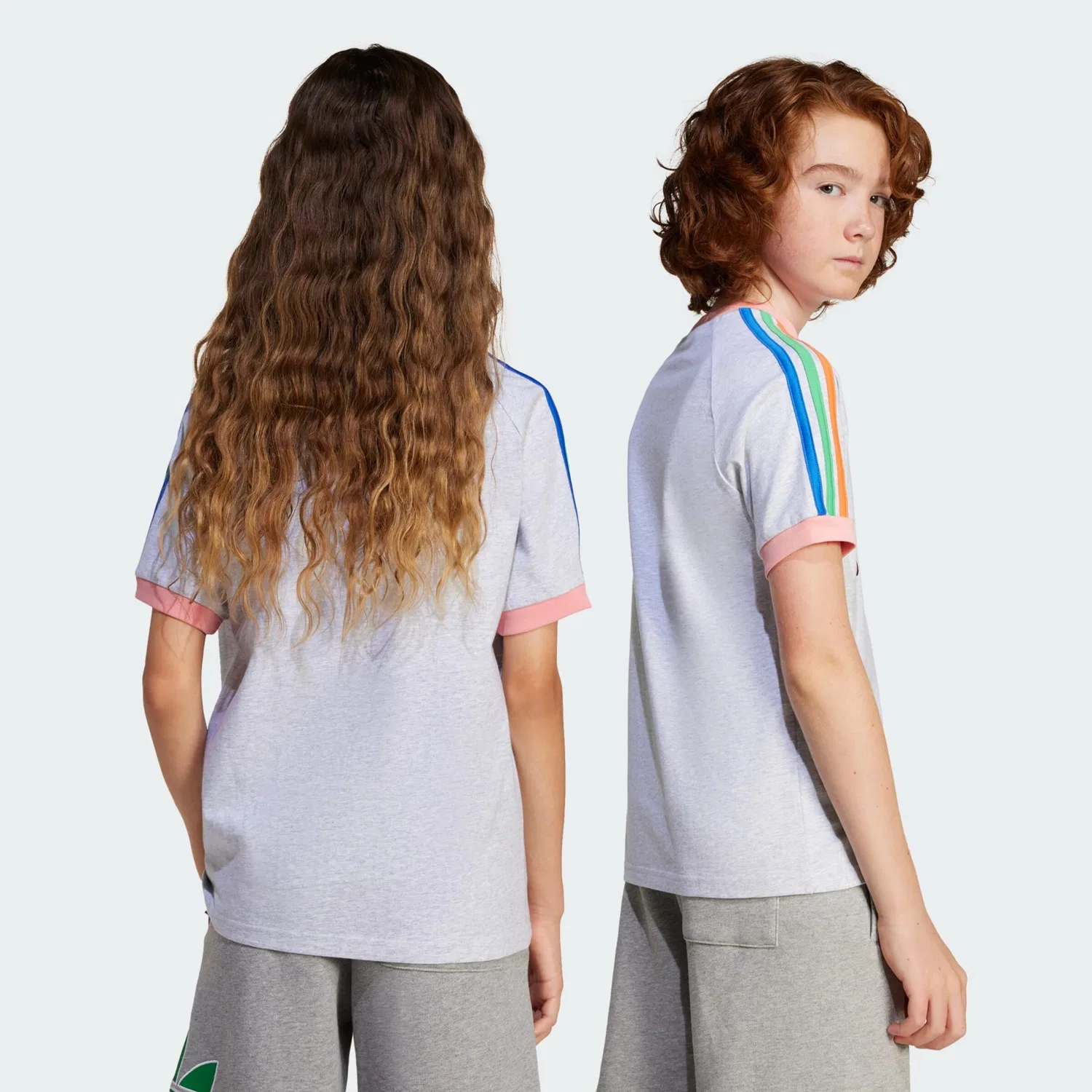 Футболка Adidas Originals светло-серого цвета — фото 4