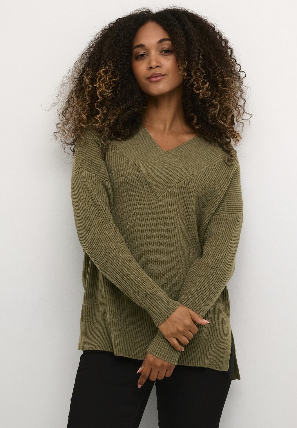 

Свитшот Culture CUOLIVIA V-NECK, цвет burnt olive