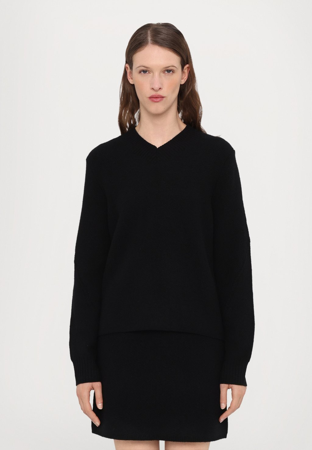 

Джемпер CROPPED V NECK CLOSED, черный
