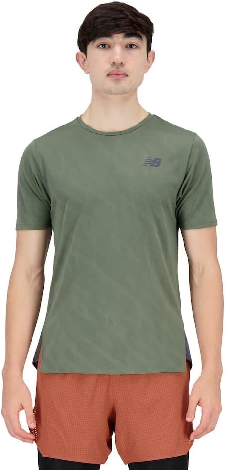 

New Balance мужские Q Speed Jacquard с коротким рукавом 22, Deep Olive Green, Зеленый, New Balance мужские Q Speed Jacquard с коротким рукавом 22, Deep Olive Green