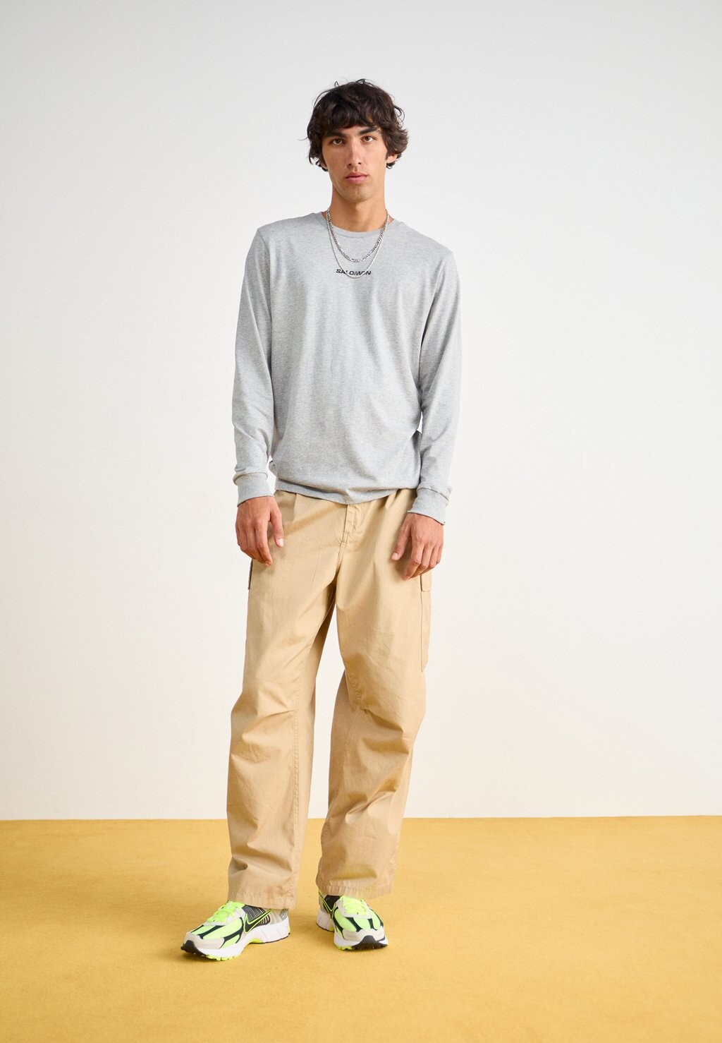 

Кроссовки на шнуровке ZOOM VOMERO 5 UNISEX Nike, неоновый желтый