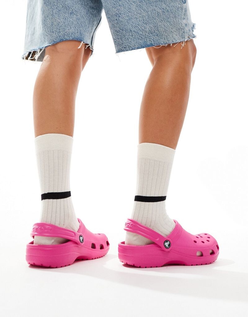 Классические сабо Crocs ярко-розового цвета — фото 4