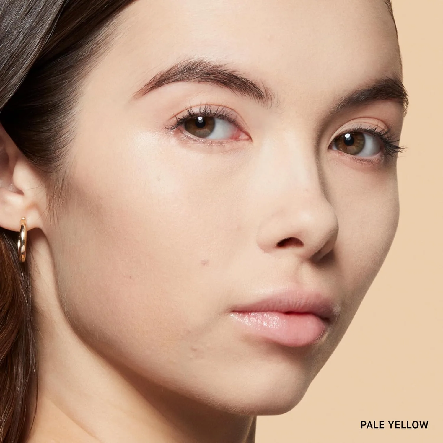 Прессованная пудра Bobbi Brown Sheer Finish | Матирующая фиксирующая пудра, впитывающая излишки кожного сала, для контроля блеска в течение всего дня | В комплекте пуховка, 0,32 унции, 02 Pale Yellow (Very light yellow) — фото 4