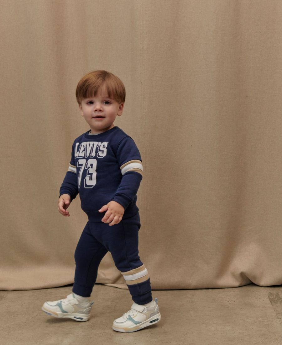 

Детский комплект для мальчиков: толстовка с круглым вырезом в университетском стиле и спортивные брюки, 2 предмета Levi's, Dark Blue