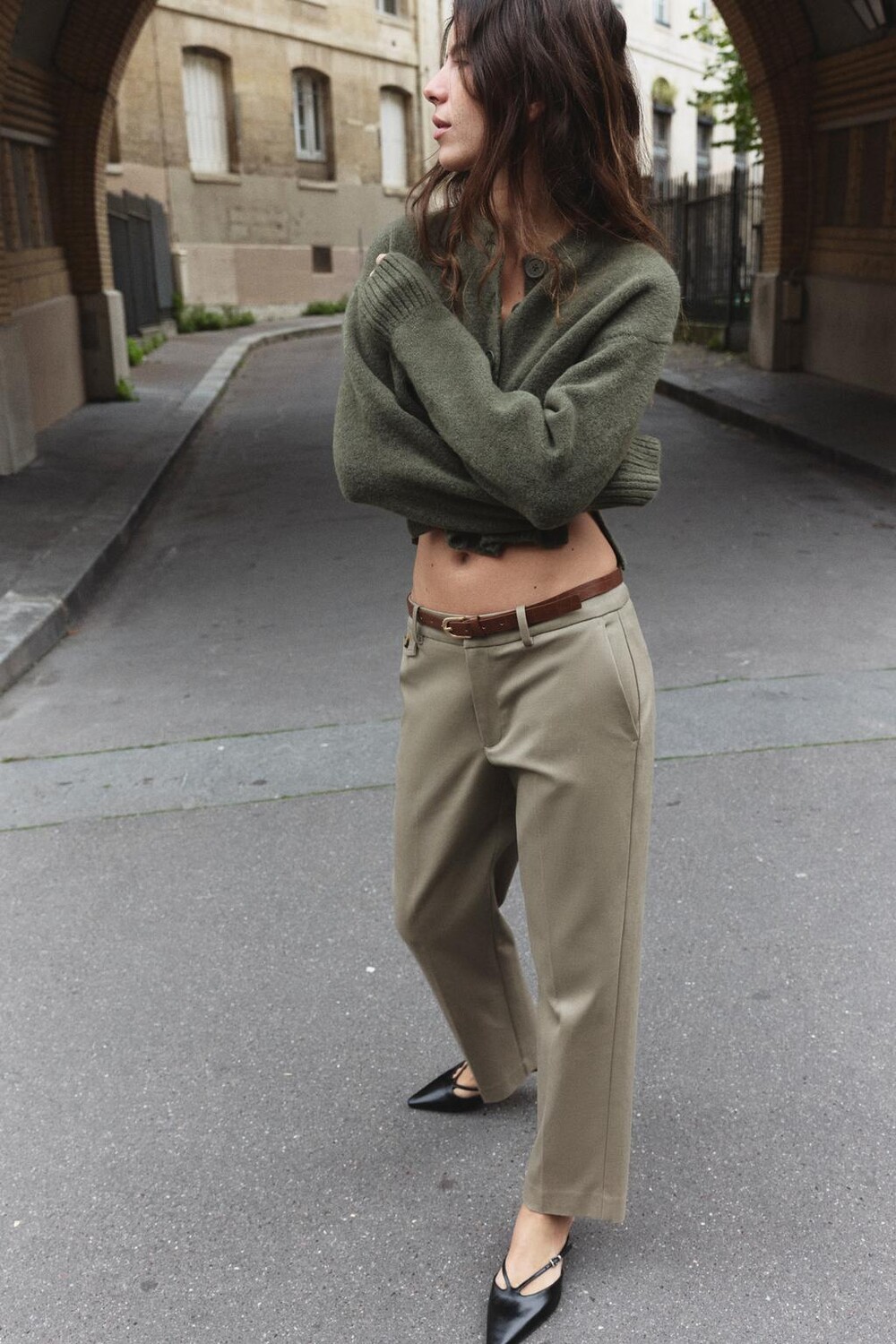 

Брюки прямого кроя с поясом ZARA, камень