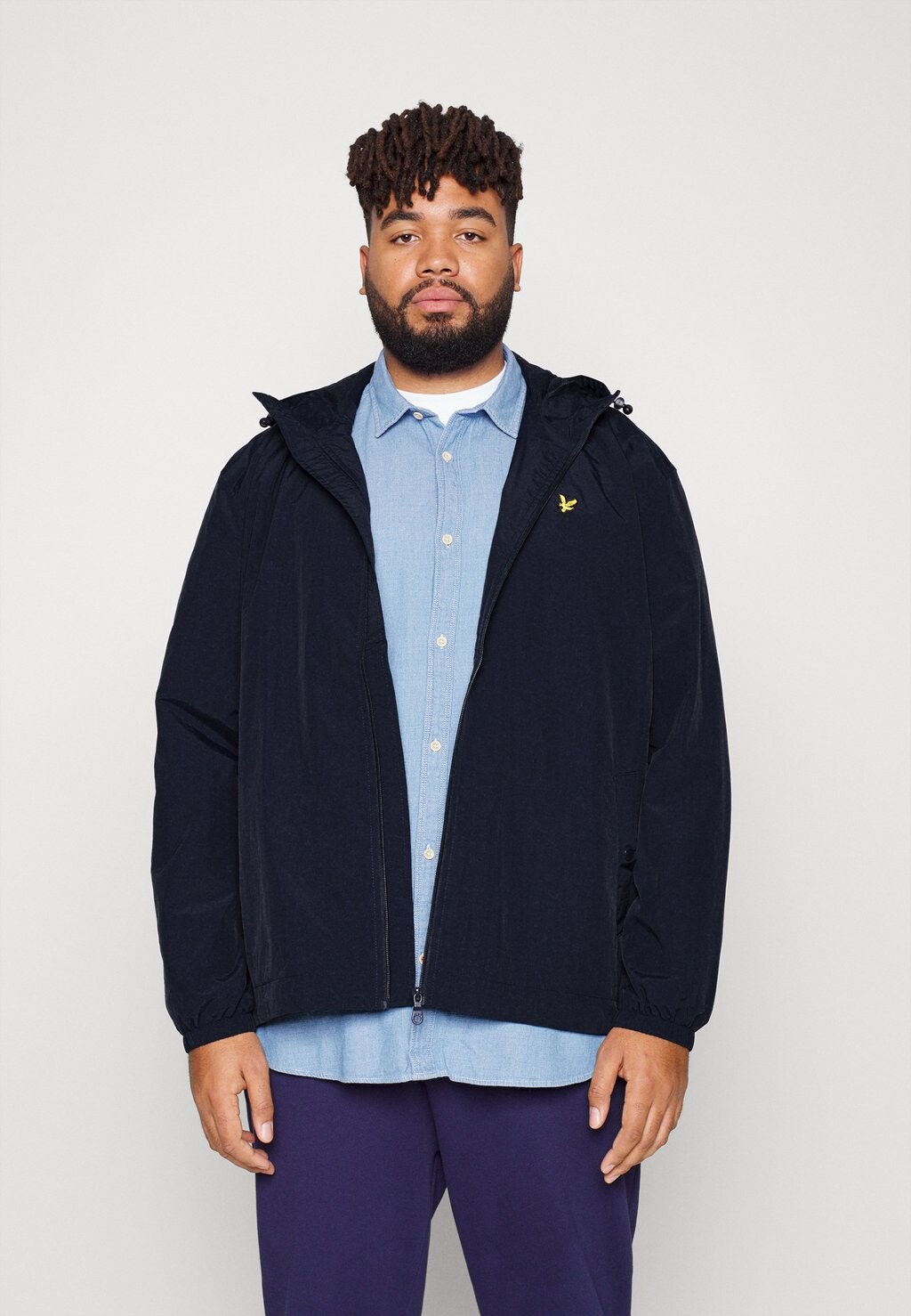 

Легкая куртка КУРТКА НА МОЛНИИ С КАПЮШОНОМ Lyle & Scott, темно-синий