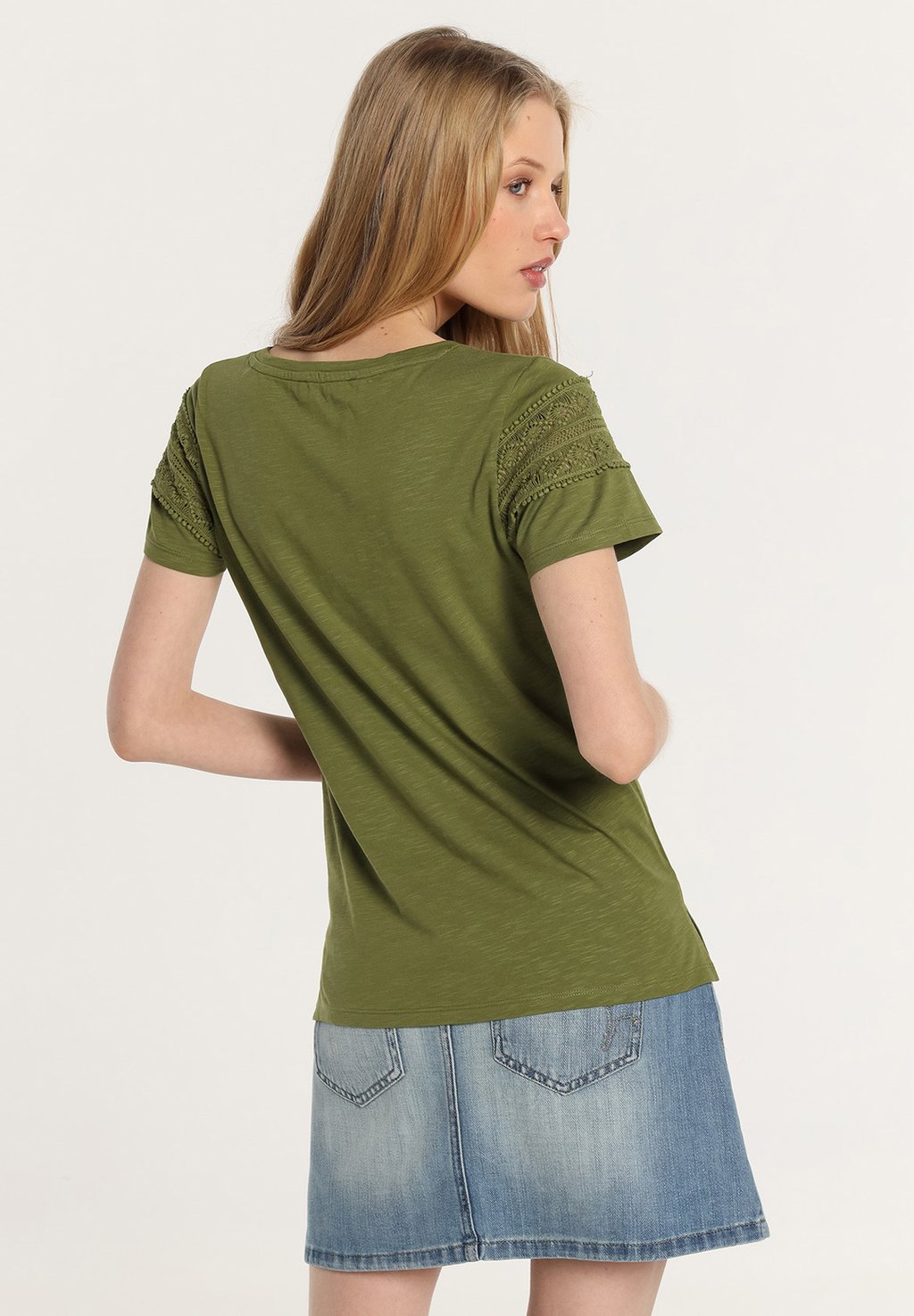 

Базовая футболка KURZÄRMELIGES MIT V-AUSSCHNITT LOIS Jeans, зеленый