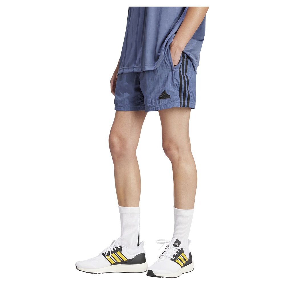 

Шорты adidas Tiro Woven, синий