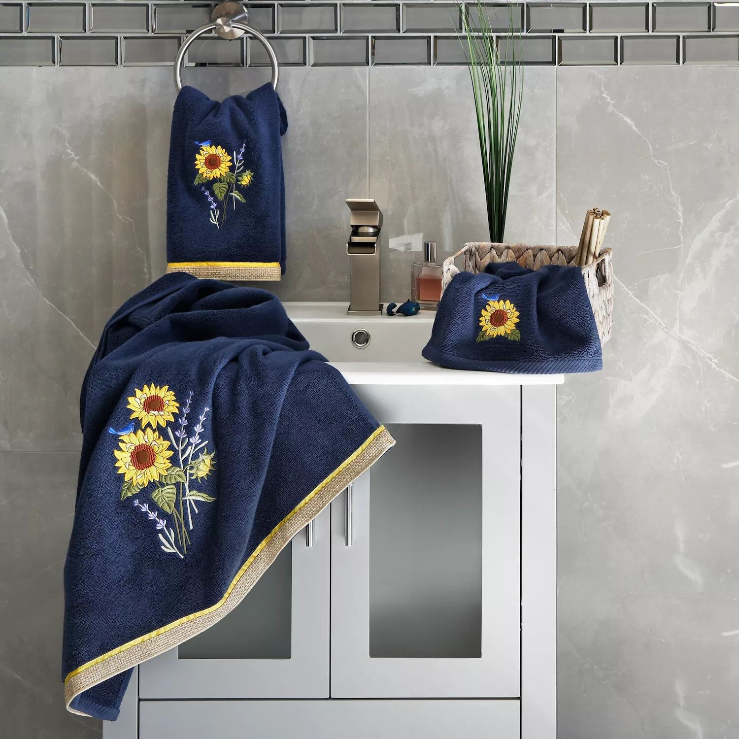 

Linum Home Textiles Турецкий хлопок Girasol Набор из 2 украшенных банных полотенец, бежевый