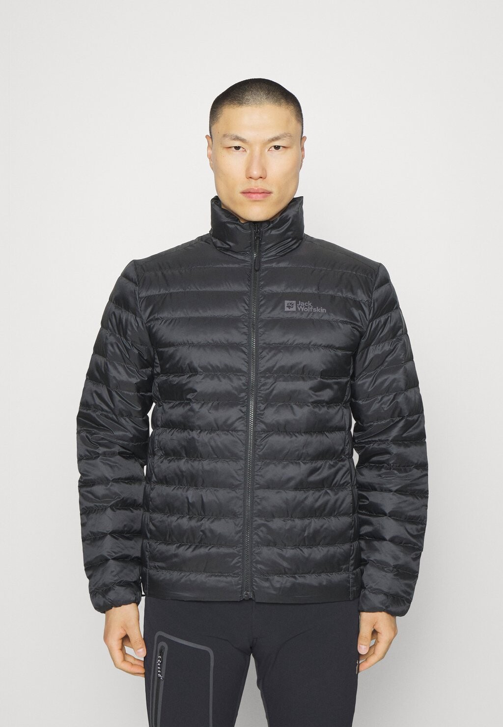 

Пуховик Jack Wolfskin, черный