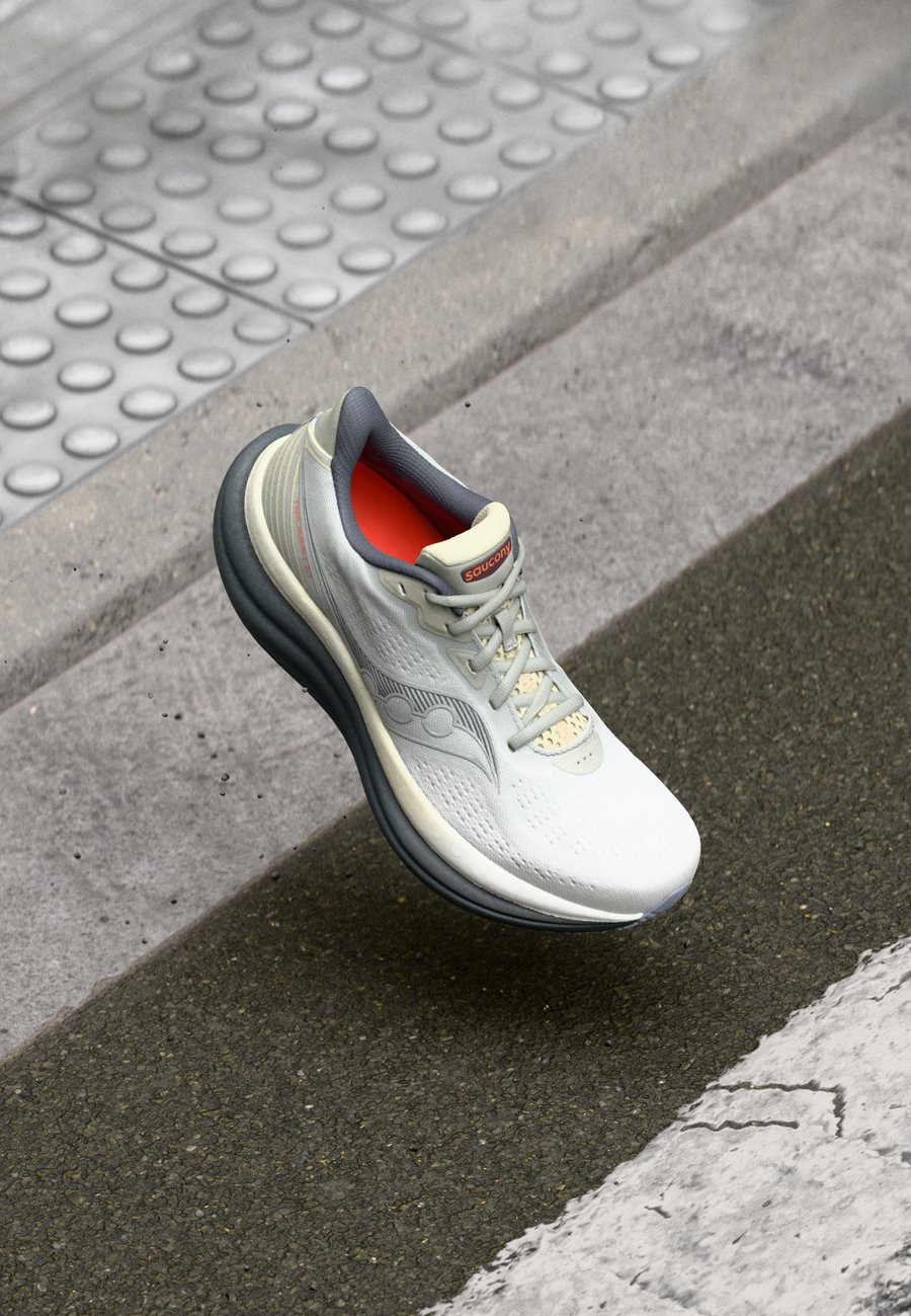 

Кроссовки Saucony TRIUMPH 23, Grey/Shadow/Grey