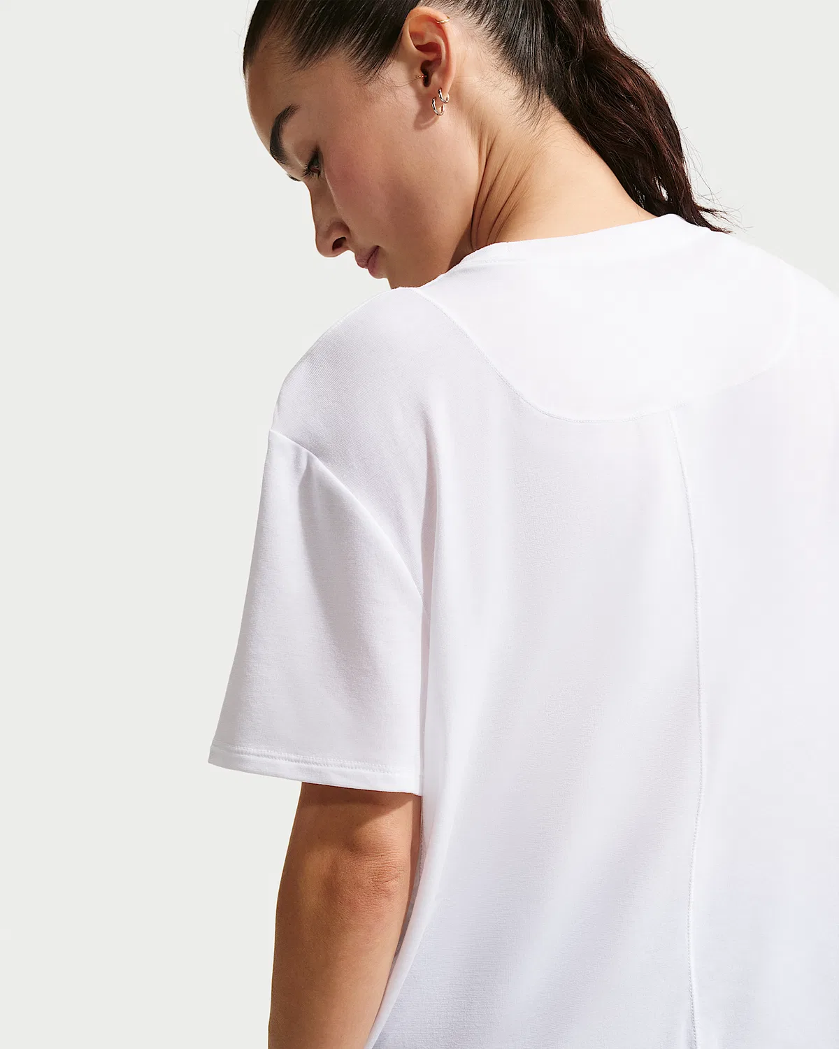 Женский топ Nike One Relaxed с коротким рукавом Dri-FIT, White/Black — фото 2