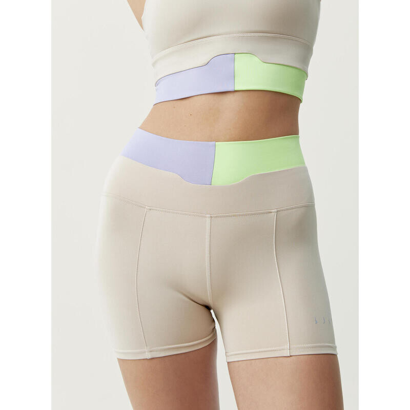 

Kalinda Born Living Yoga женские спортивные шорты, цвет beige