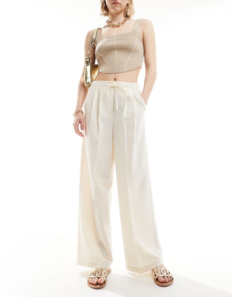 

Белые брюки с застежкой на шнуровке ASOS DESIGN