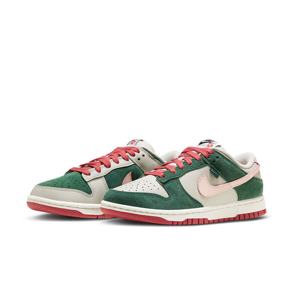 Кроссовки (WMNS) Nike Dunk Low SE 'All Petals United', цвет lt bone/pink bloom-sail-fir — фото 2