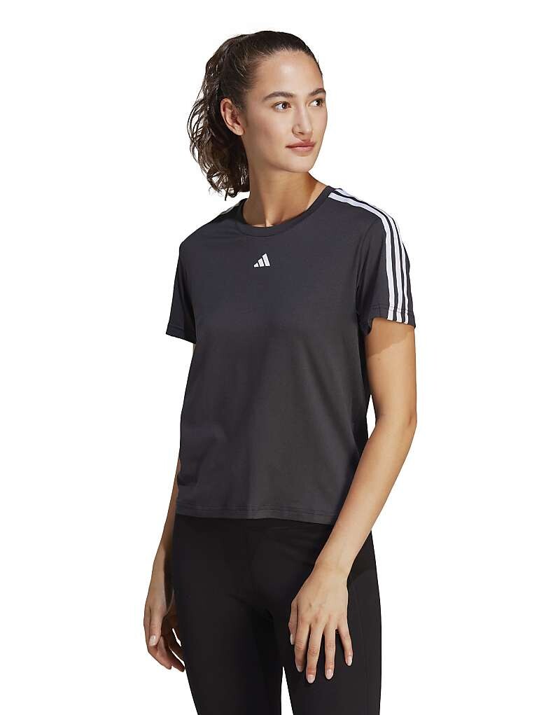 

Черно-белая футболка с 3 полосками adidas Aeroready Train Essentials