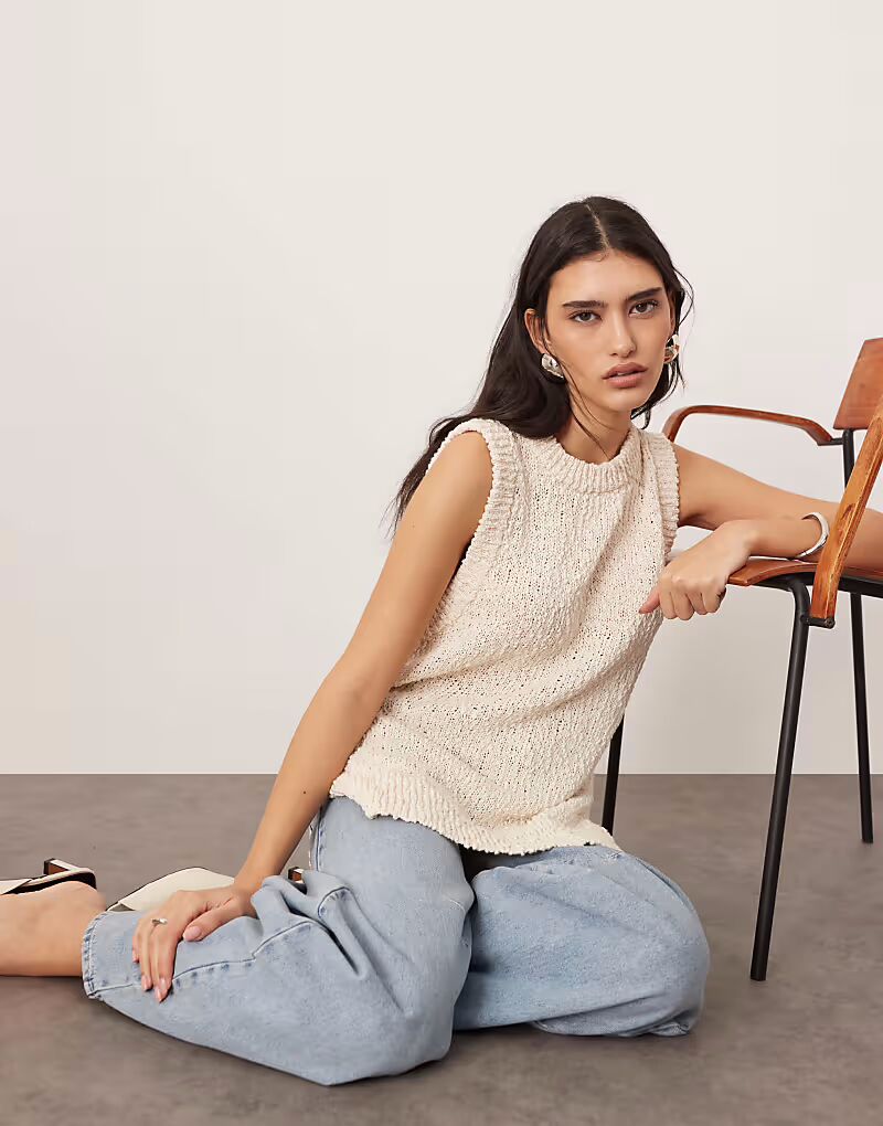 

Удлиненный топ-жилет из букле с открытой вязкой, кремового цвета Arrange