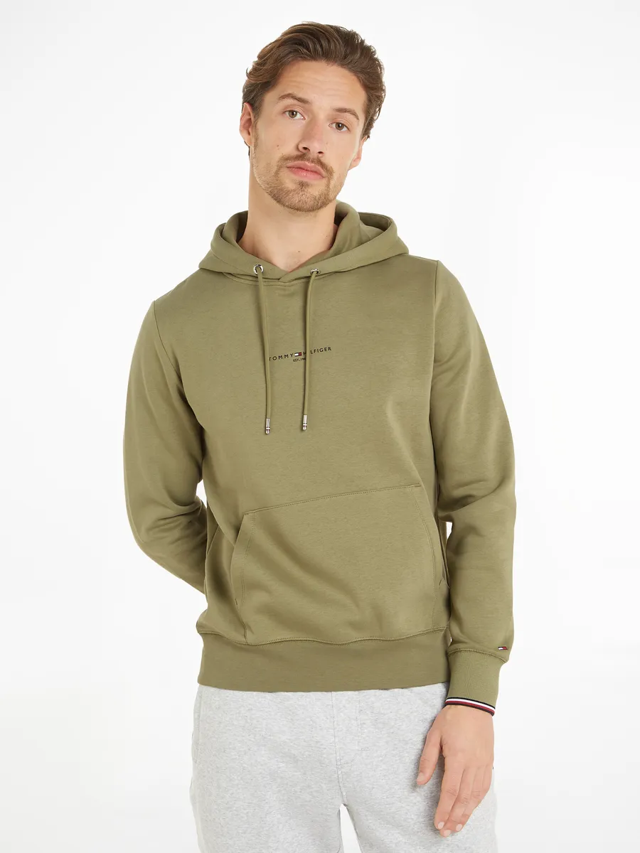 

Толстовка Tommy Hilfiger "TOMMY LOGO TIPPED HOODY", тесьма Tommy на внутренней стороне выреза, вышитый флаг на рукаве, оливковый