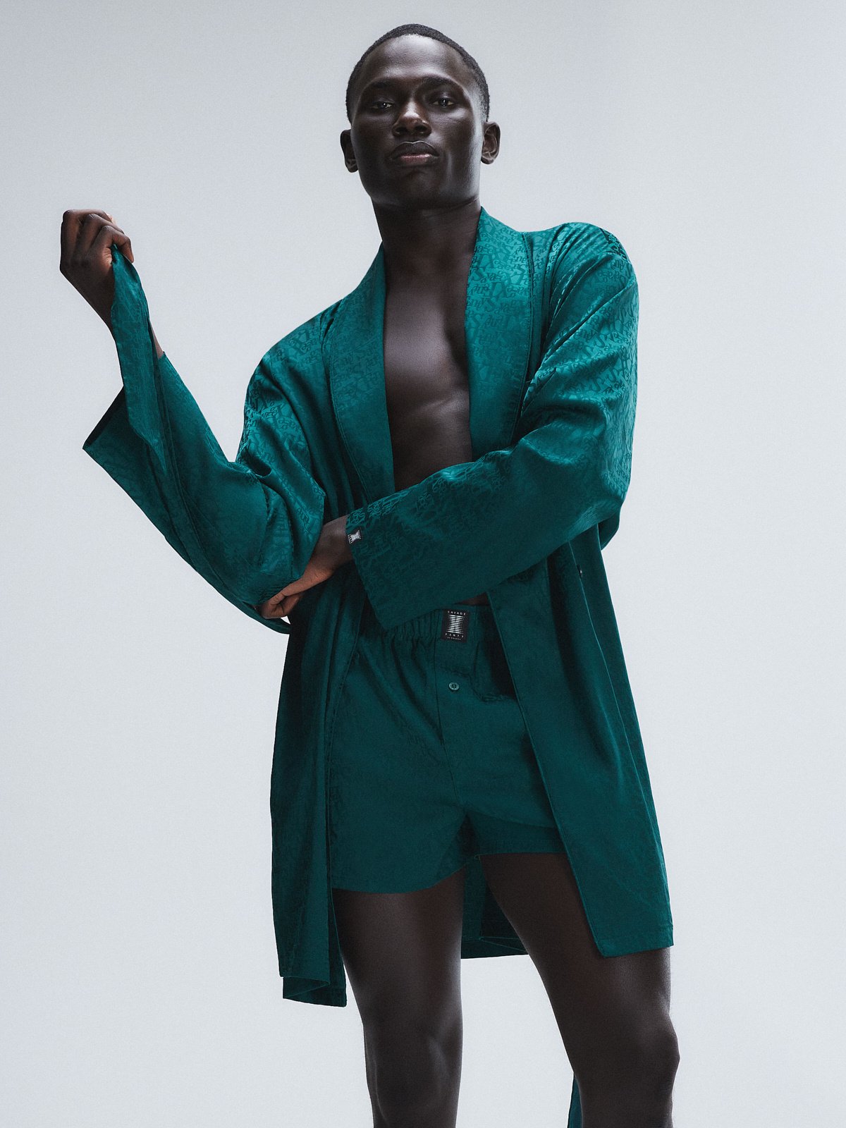 

Боксеры Savage X Fenty Signature Script Satin, цвет Green Demeanor
