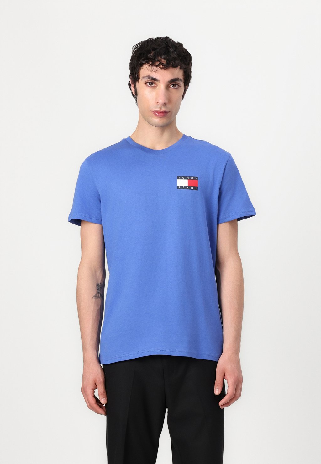 

Базовая футболка SLIM ESSENTIAL FLAG TEE Tommy Jeans, синий