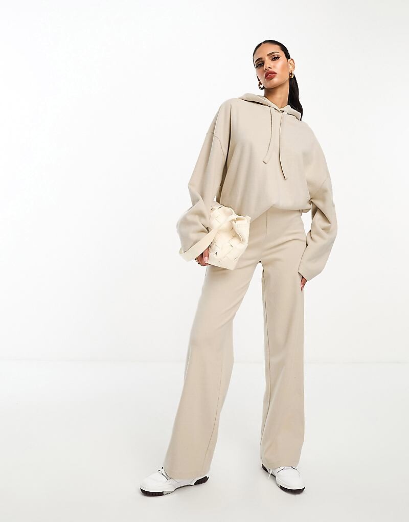 

ASOS DESIGN – Очень мягкие спортивные штаны теплого кремового цвета с широкими штанинами, однотонные