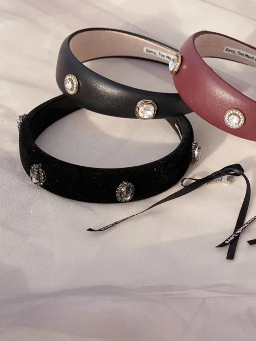 Черная бархатная резинка для волос с кристаллами. — фото 3
