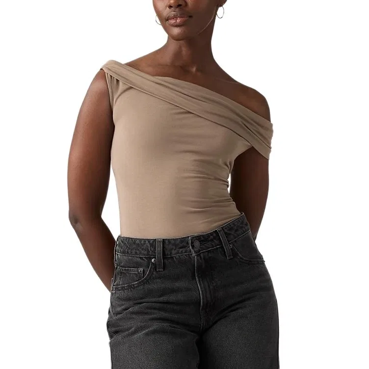 Футболка женская Brown Boat Neck Levis — фото 3