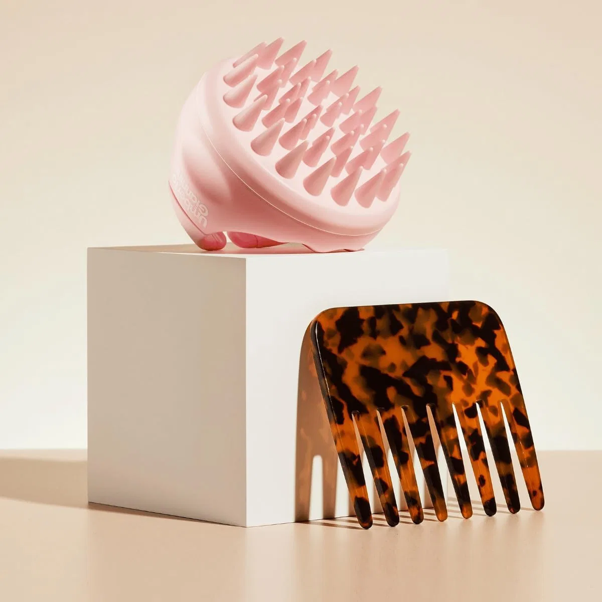 Массажная щетка для кожи головы «Stimulating Scalp Massage Brush» от Umberto Giannini Umberto Giannini — фото 3