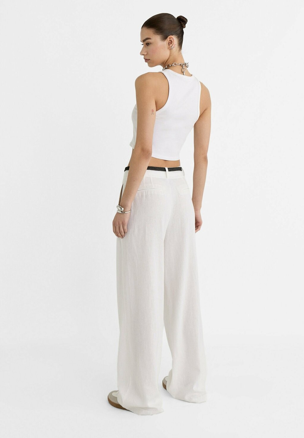 

Тканевые брюки WITH BELT Stradivarius, белый