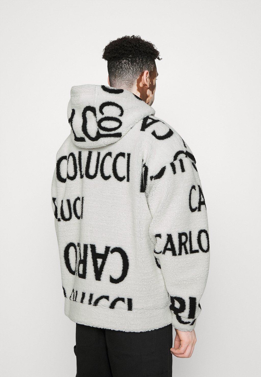 

Толстовка с капюшоном OVERSIZE UNISEX Carlo Colucci, молочный