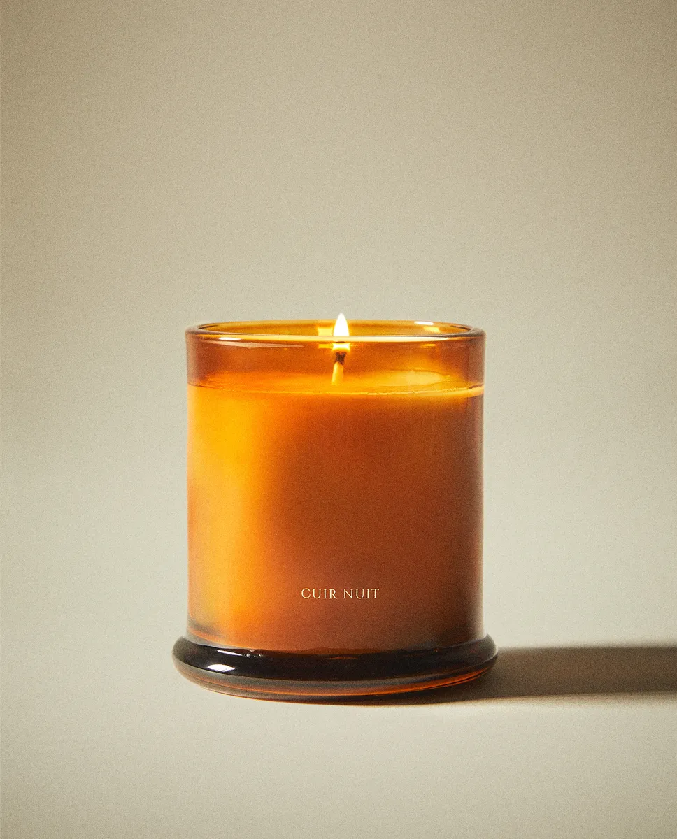 

(350 г) ароматическая свеча Cuir Nuit Zara Home, цвет Black Marl