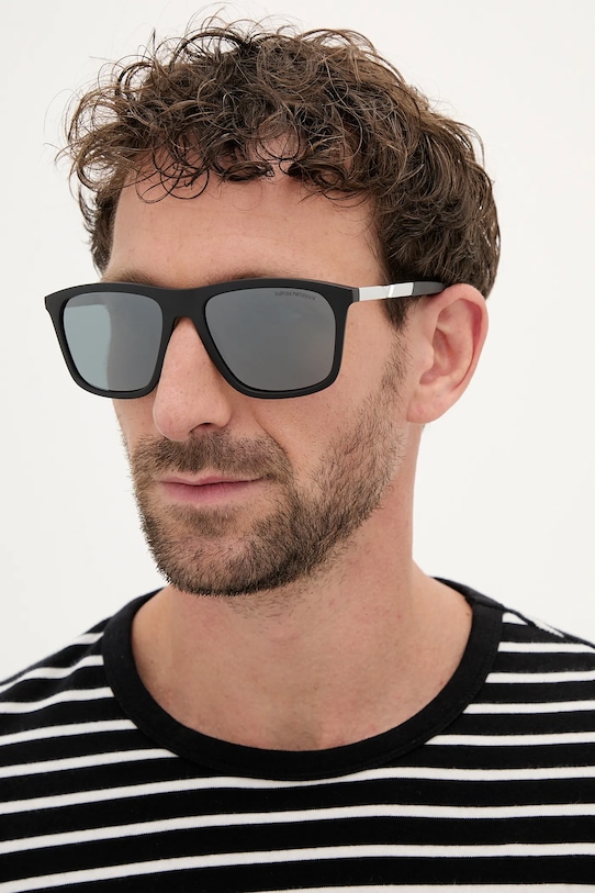 

Солнцезащитные очки Emporio Armani, черный