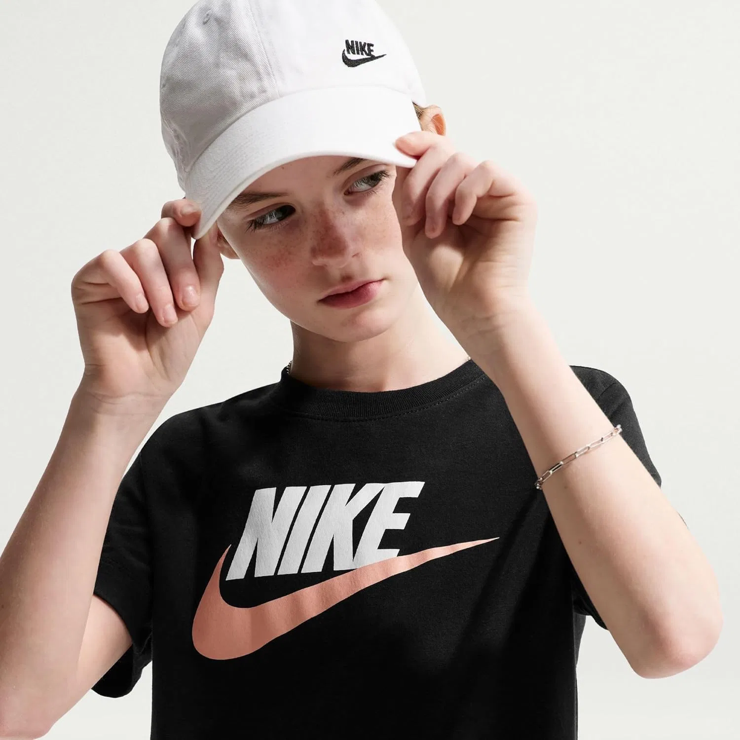 Футболка Nike Sportswear Club с логотипом, Black/White/Arctic Orange — фото 4