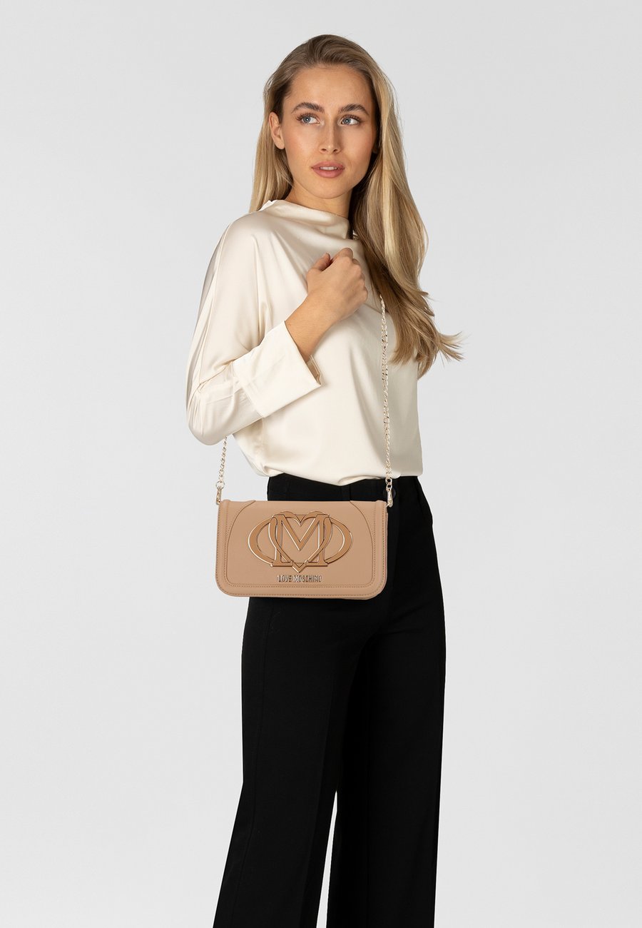 

Сумка кросс-боди Love Moschino Cross body bag, Beige