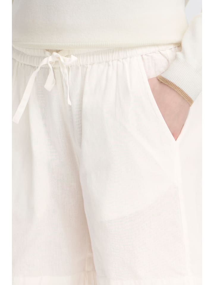 

Шорты FRMADDIE классического кроя в цвете Whisper White Fransa