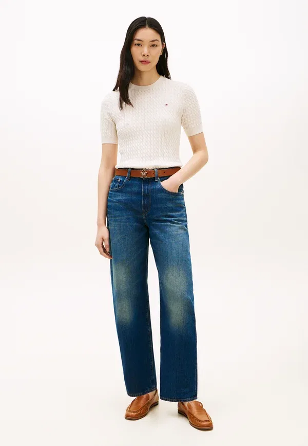 Футболка Tommy Hilfiger Cable fine basic t-shirt, цвет слоновая кость с розовым отливом — фото 2