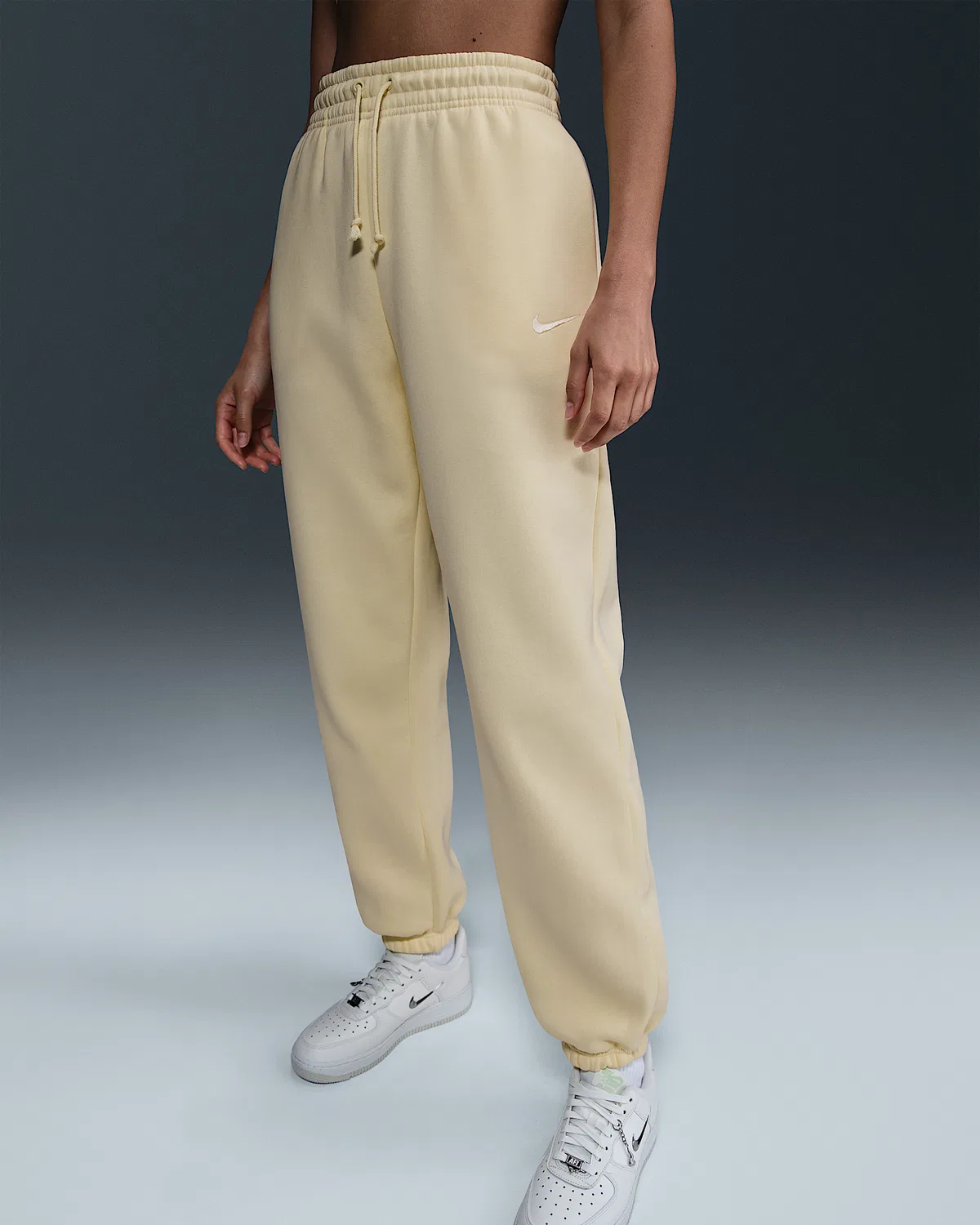 Женские свободные спортивные штаны с завышенной талией Nike Sportswear Phoenix Fleece, Alabaster/Sail — фото 2