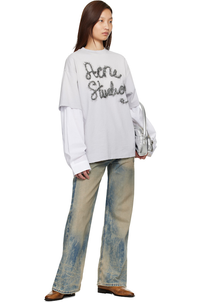Acne Studios Серая многослойная футболка с логотипом — фото 4