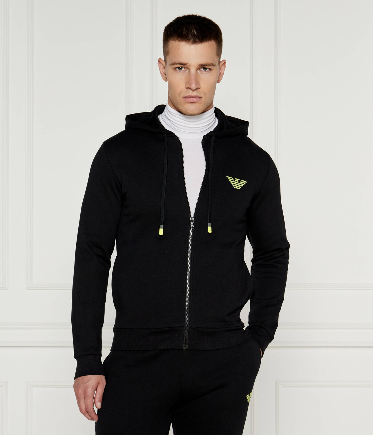 

Толстовка Emporio Armani Regular Fit, черный